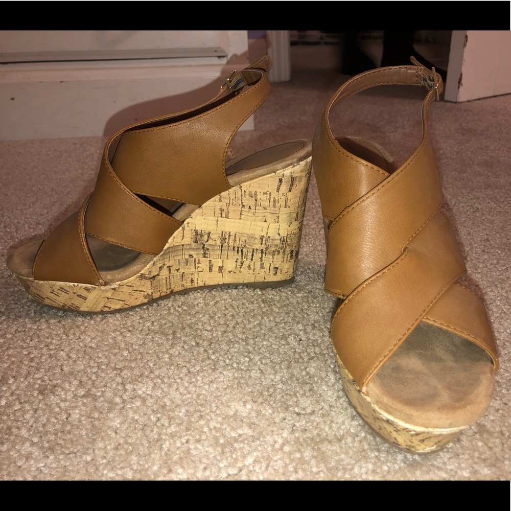 Comfortable, tan wedges